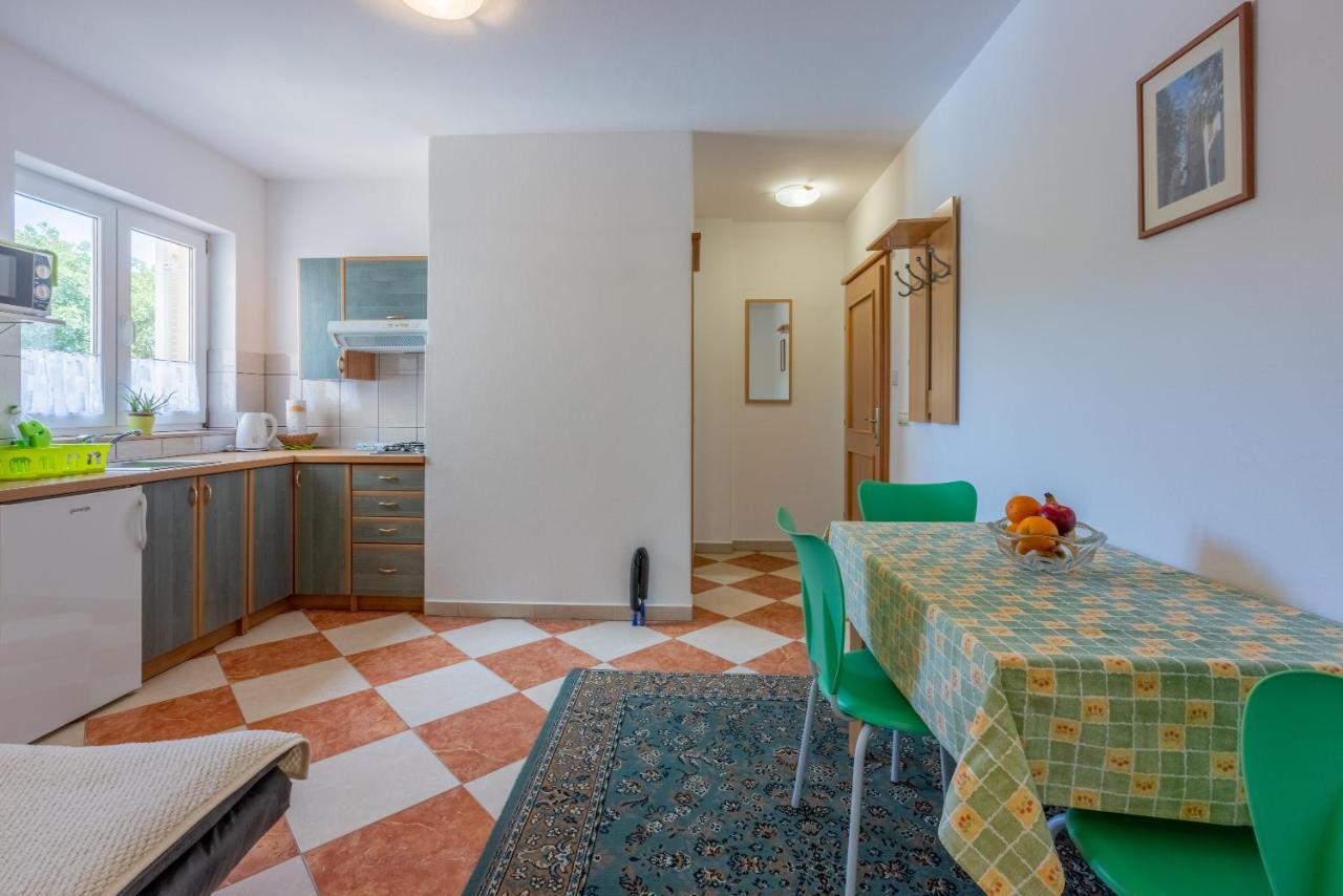Apartmani Jaric Novi Vinodolski Exteriör bild