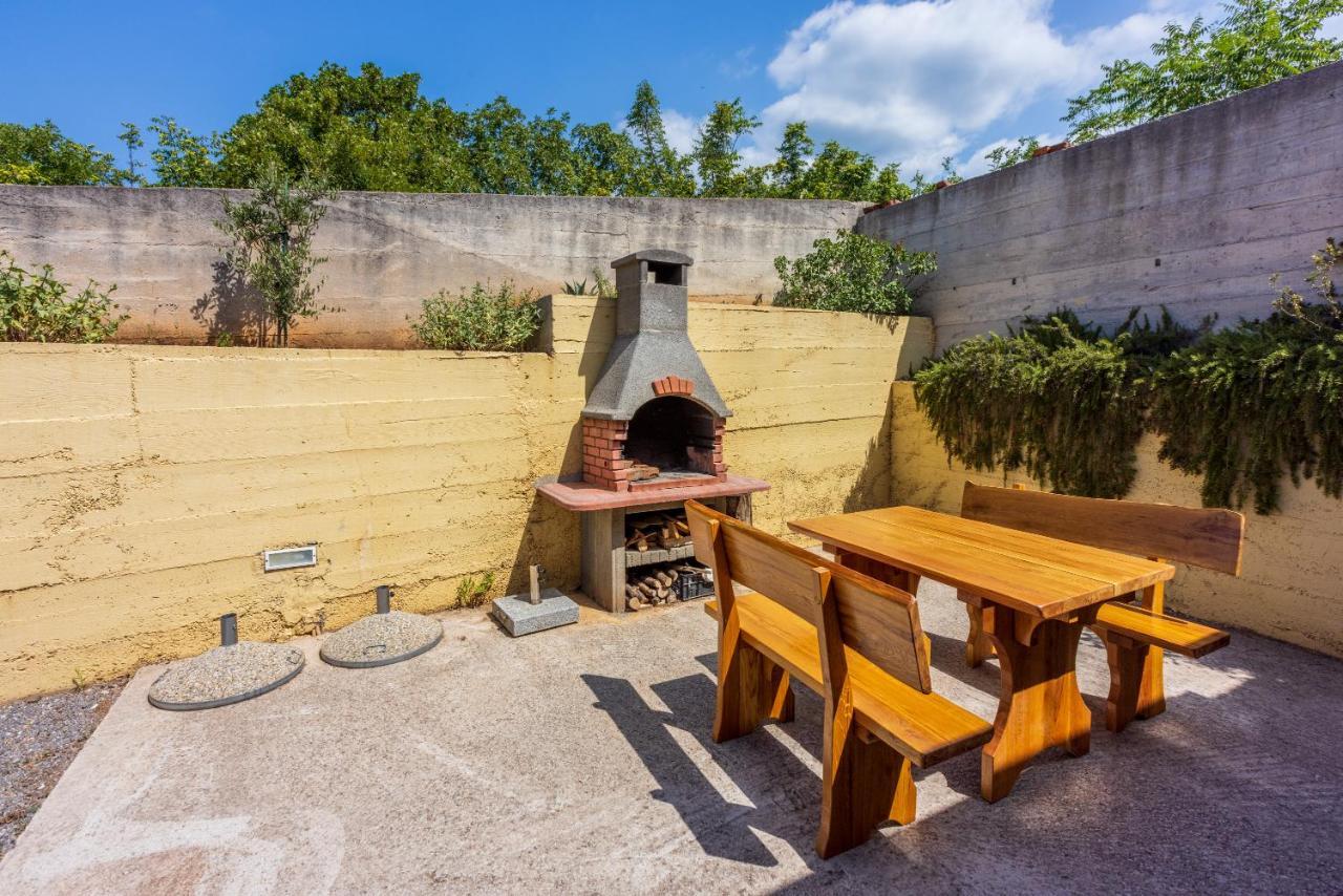 Apartmani Jaric Novi Vinodolski Exteriör bild