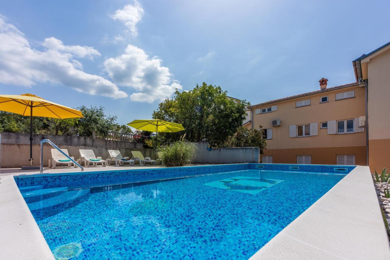 Apartmani Jaric Novi Vinodolski Exteriör bild